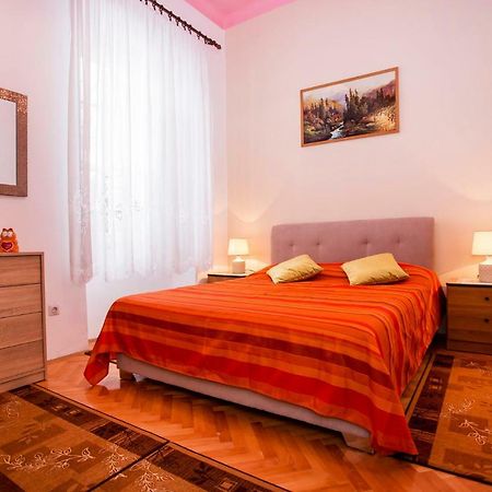 Emanuel Apartman พูลา ภายนอก รูปภาพ