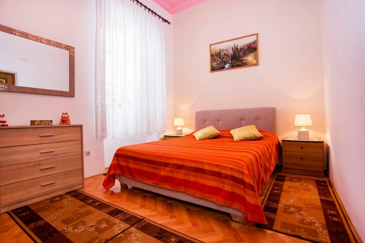 Emanuel Apartman พูลา ภายนอก รูปภาพ