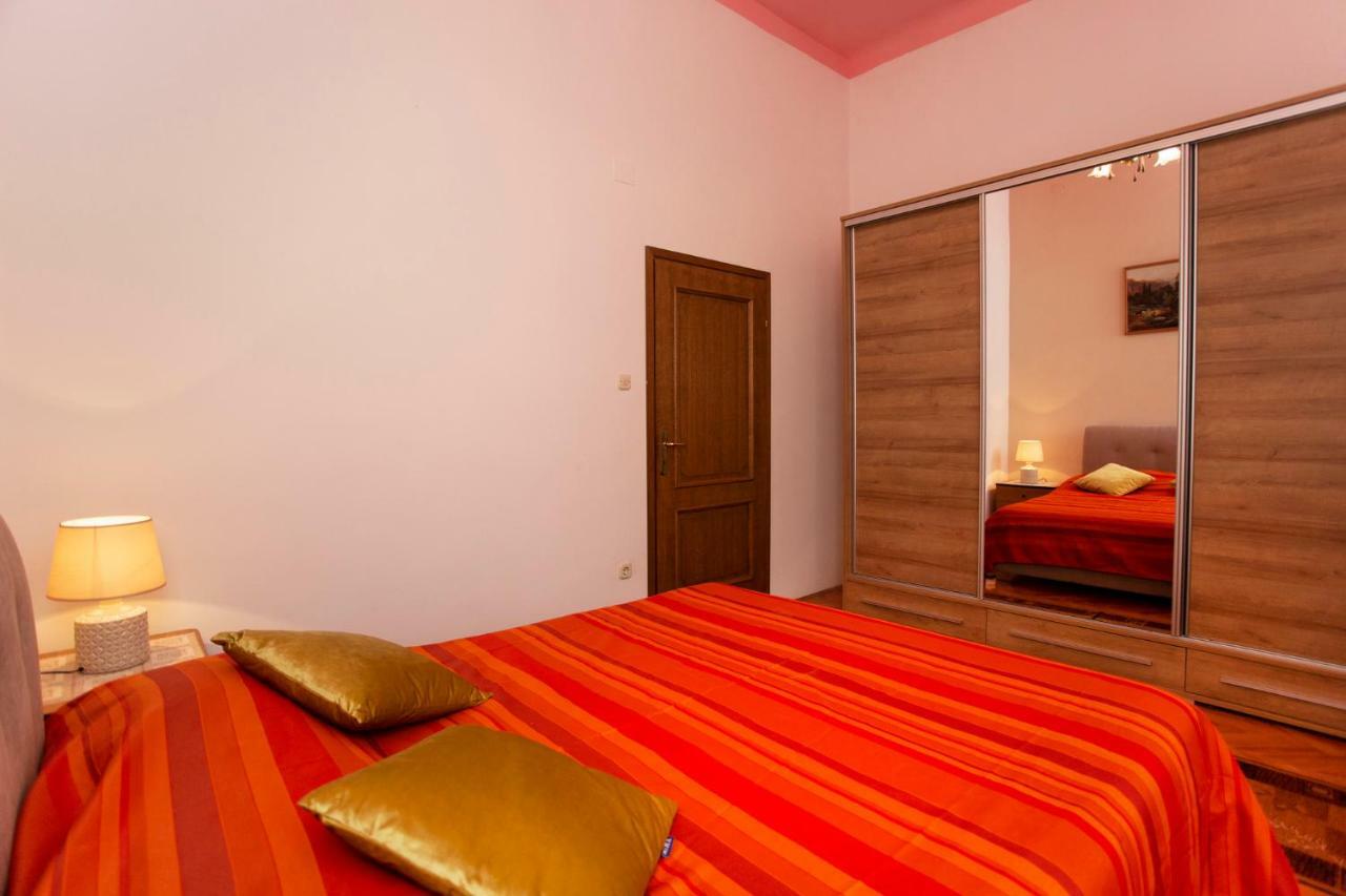 Emanuel Apartman พูลา ภายนอก รูปภาพ