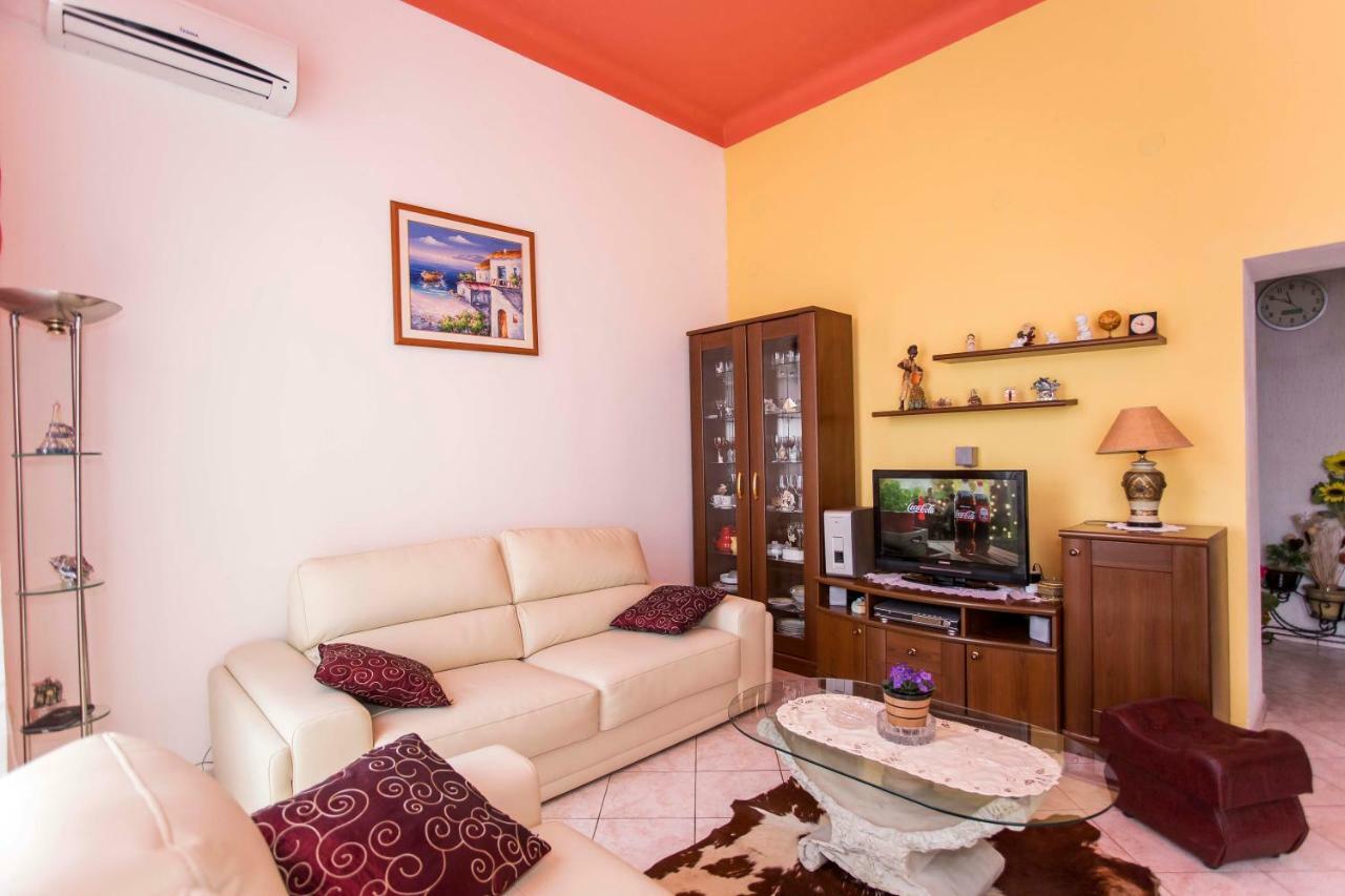 Emanuel Apartman พูลา ภายนอก รูปภาพ