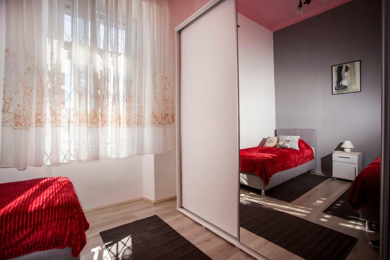 Emanuel Apartman พูลา ภายนอก รูปภาพ