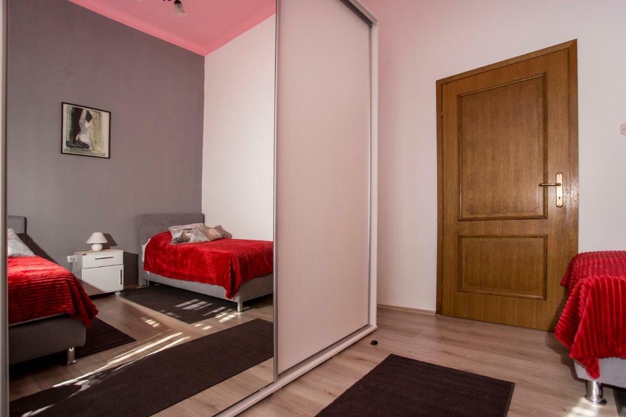 Emanuel Apartman พูลา ภายนอก รูปภาพ