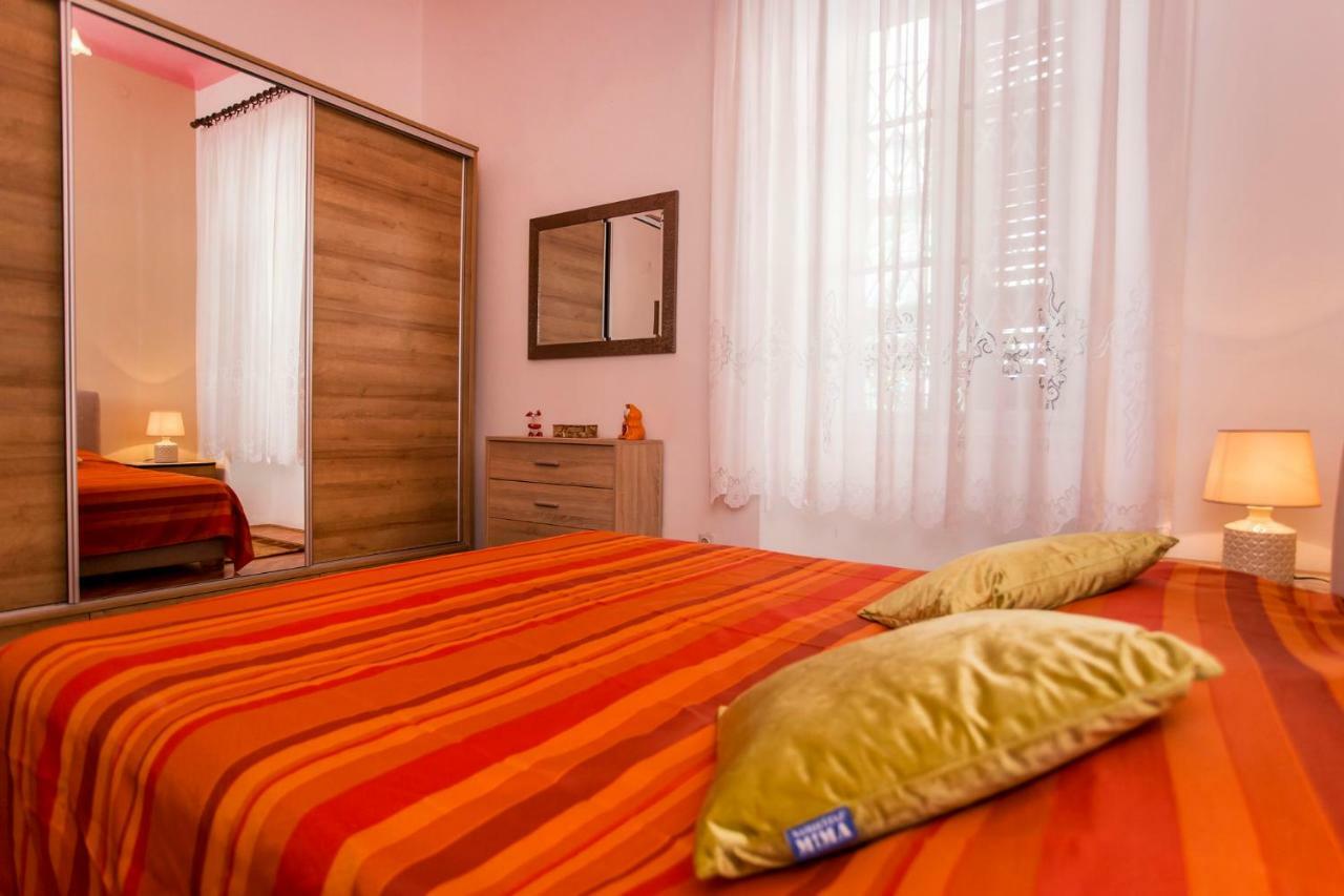 Emanuel Apartman พูลา ภายนอก รูปภาพ
